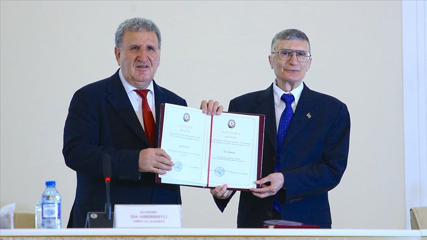 Nobel ödüllü Sancar'a, Azerbaycan Milli İlimler Akademisi onursal üyelik belgesi takdim edildi