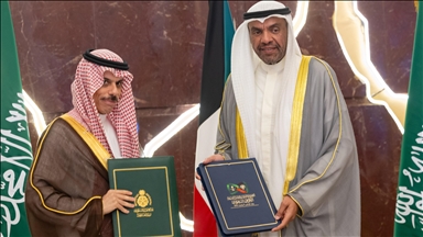 السعودية والكويت توقعان اتفاقيات ومذكرات تفاهم لتعزيز التعاون