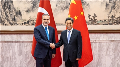 وزير الخارجية التركي يلتقي مسؤولا في الحزب الشيوعي الصيني