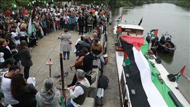 فرنسا.. مظاهرة داعمة لفلسطين عبر نهر السين