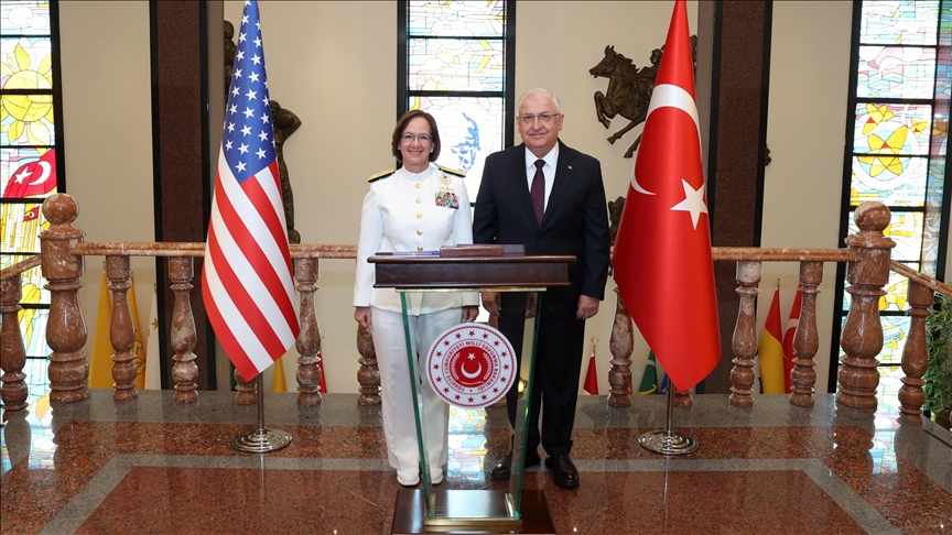 Turkish defense chief receives US navy commander for talks