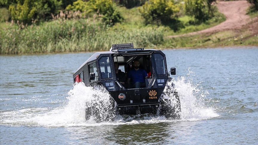 Bataklık ve su yüzeyinde de gidebilen arazi aracı Bursa'dan 12 ülkeye ihraç ediliyor