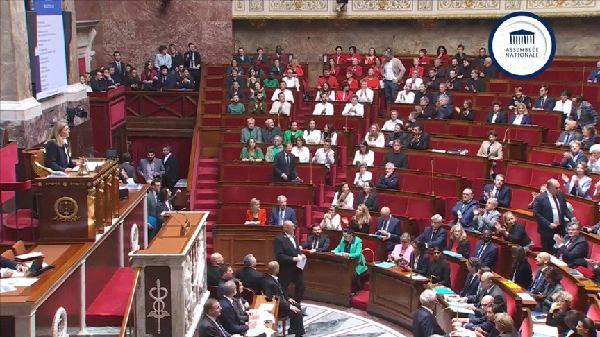 France : des dizaines de députés de gauche participent aux QAG à l'Assemblée habillés aux couleurs de la Palestine 
