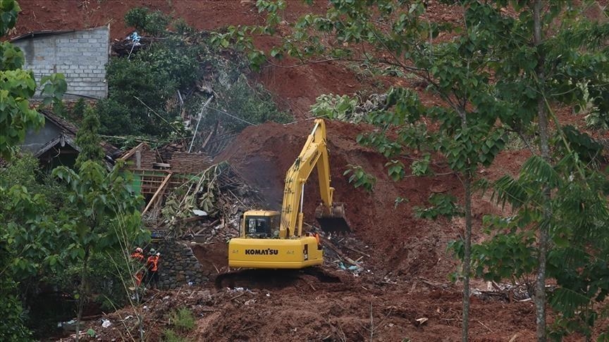 Papua New Guinea calls off search for 2,000 people buried under landslides