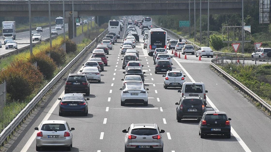 İstanbul'da haftanın üçüncü iş günü trafik yoğunluğu