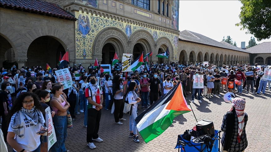 متظاهرون مؤيدون لفلسطين يقتحمون مكتب رئيس جامعة ستانفورد الأمريكية