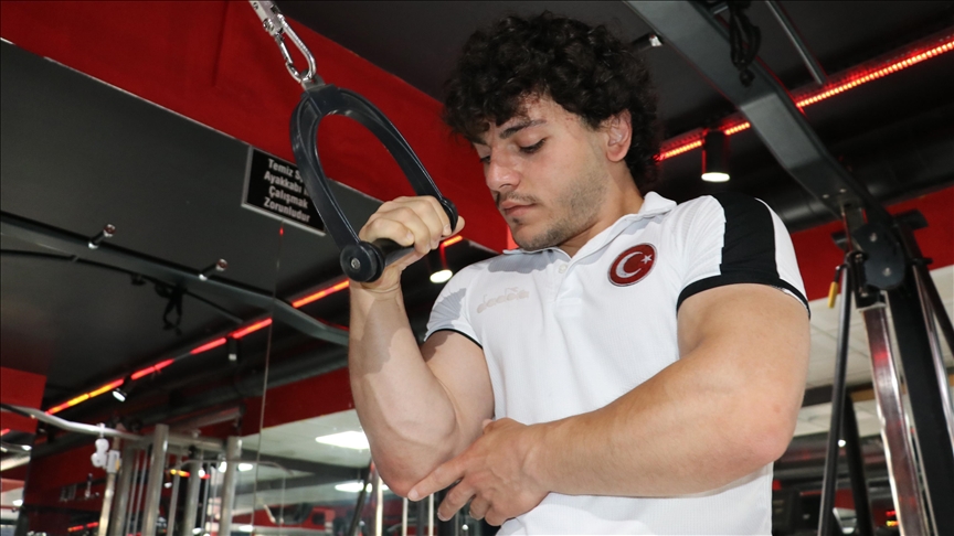 Milli bilek güreşçi İsmail, sakatlıklarına rağmen Avrupa'da madalya almayı başardı