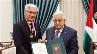 Turkish consul general in Jerusalem pays farewell visit to Mahmoud Abbas