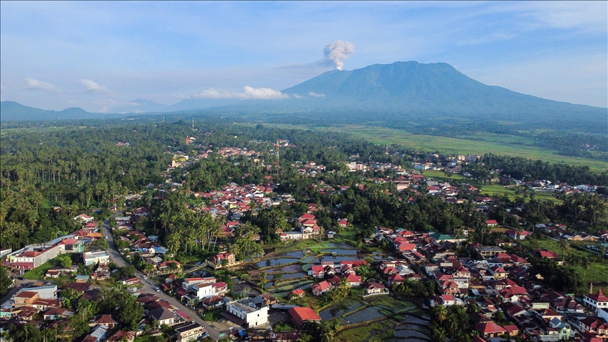 Marapi volcano in Indonesia erupts, spewing lava up to 600 meters above peak