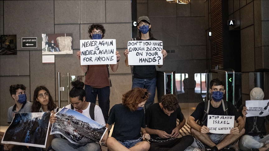 Tel Aviv: Des manifestants exhortent l’Allemagne à cesser les livraisons d'armes à Israël 