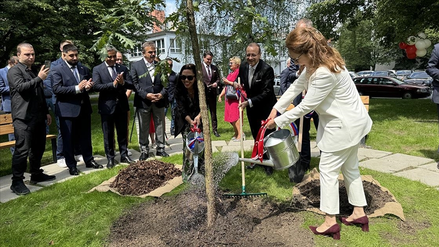 Çekya'nın başkenti Prag'da Türk Büyükelçiliğinin girişimiyle "Çek-Türk İşbirliği Parkı" açıldı