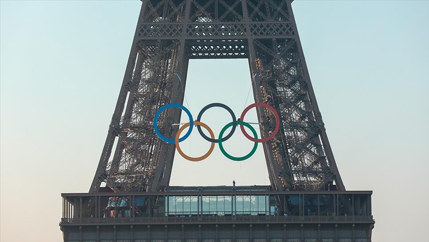 Paris 2024 : La Tour Eiffel se pare des anneaux olympiques