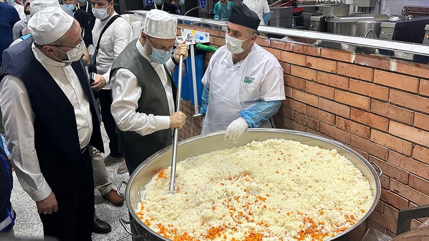 Türk hacı adayları için menüleri diyetisyenler belirliyor