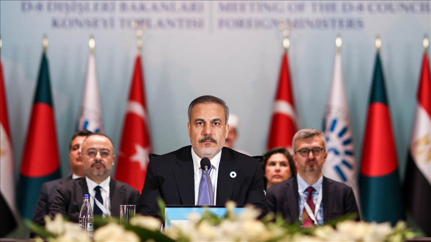 Bakan Fidan: Bugün D-8 ülkeleri olarak İstanbul'dan Filistin'e desteğimizi en güçlü şekilde duyuruyoruz