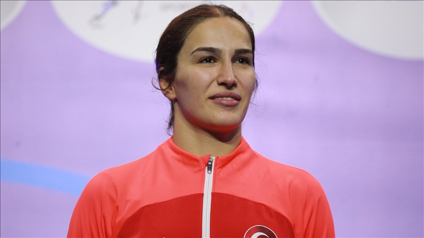 Milli güreşçi Buse Tosun Çavuşoğlu, Macaristan'daki turnuvada altın madalya kazandı