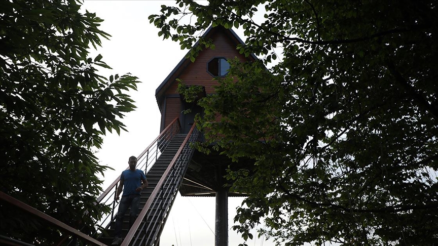 Karadenizli kaportacı 12 metrelik demir direğin üzerine 70 metrekarelik ev yaptı