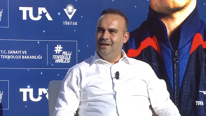 Bakan Kacır: Türk gençleri artık en heyecanlı hayalleri kurmaktan vazgeçmiyor