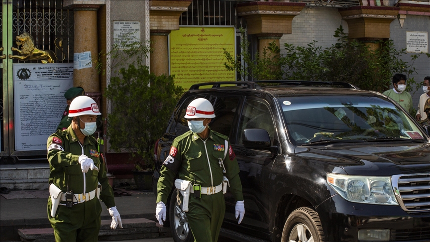 Bangladesh sending again extra Myanmar troopers who fled battle throughout border