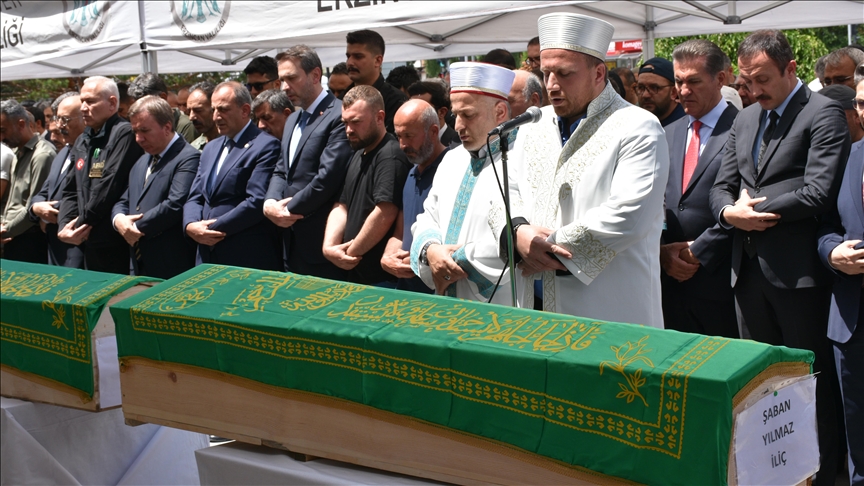 Cansız bedenlerine ulaşılan işçiler için Erzincan'da cenaze töreni düzenlendi
