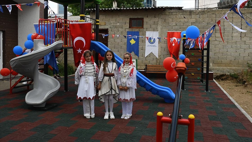 Türk askeri, Kosovalı çocuklara oyun parkı kurdu