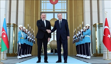 Президент Турции встретил президента Азербайджана в аэропорту