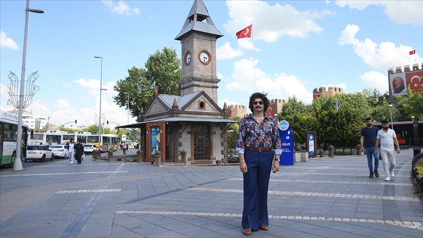 Karşılıksız aşkına teselliyi 70'lerde buldu