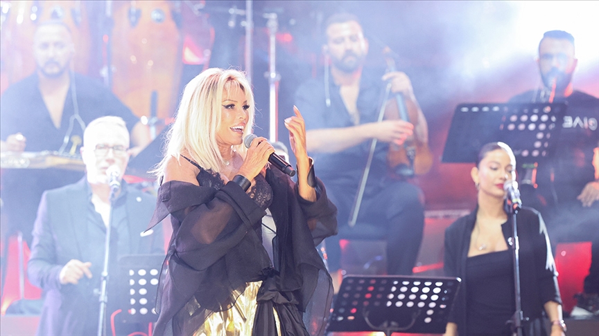 Ajda Pekkan yarın Beşiktaş Tüpraş Stadyumu'nda konser verecek