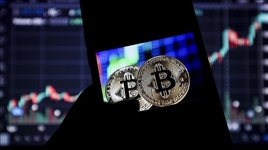 Bitcoin dives to $66,000 on Fed woes