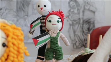 Gaziantepli annelerden Filistinli çocuklara "el emeği göz nuru" bebekler