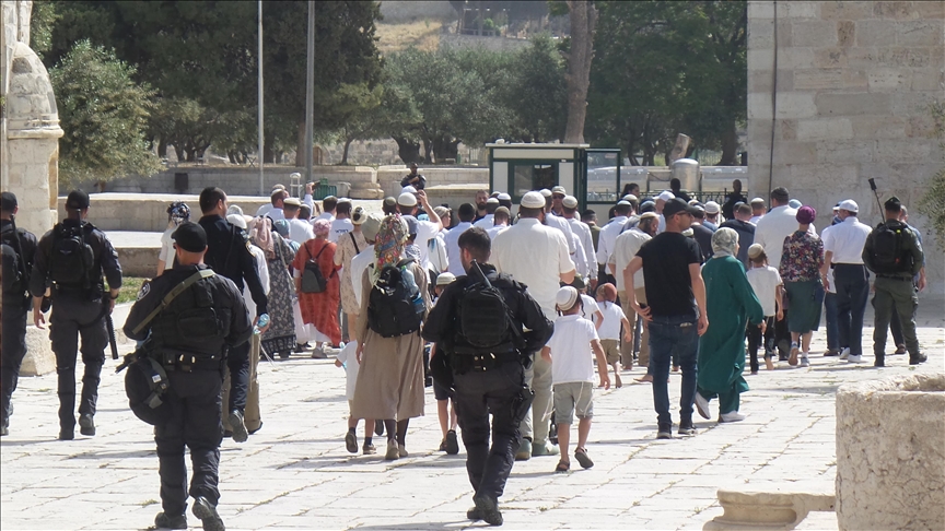 Illegal Israeli settlers storm into Al-Aqsa Mosque complex to mark Jewish holiday