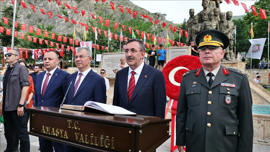 Cumhurbaşkanı Yardımcısı Yılmaz: Cumhuriyet'imizin birikimleri üzerinde yeni bir yüzyıla hep birlikte yürüyoruz