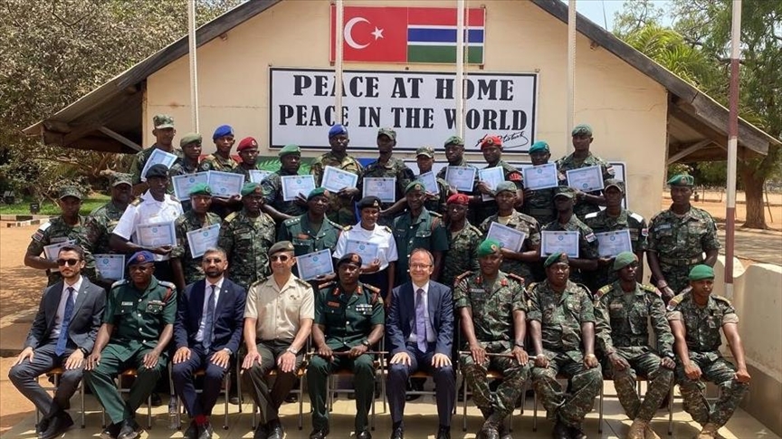 Gambiyalı askerler Türkçe kursu diplomalarını aldı