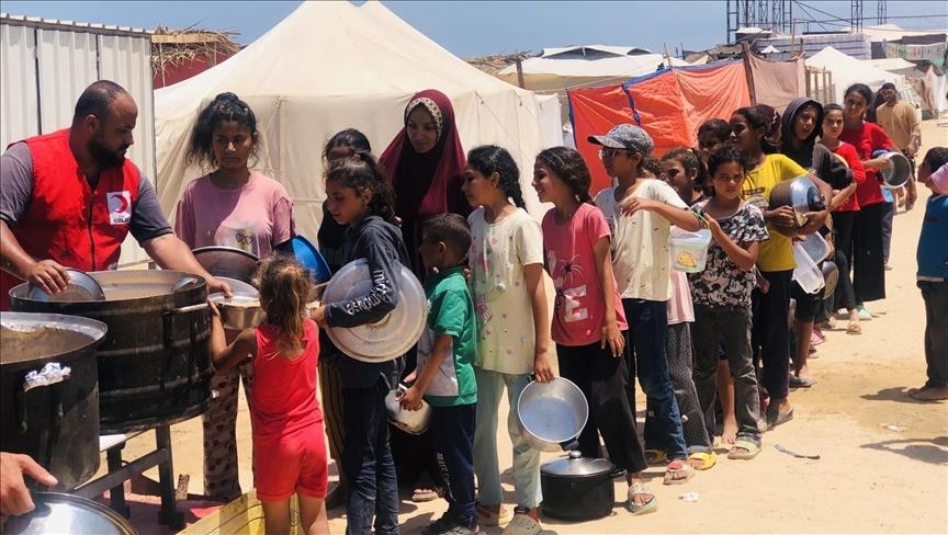La Media Luna Roja Turca proporciona comidas calientes a 15.000 personas al día en el centro de Gaza