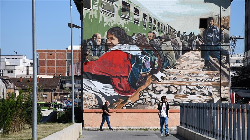 Kosova’nın Ferizovik kenti, duvar resimleri festivali sayesinde açık hava galerisine dönüştü