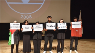 Gümüşhane Üniversitesi öğrencileri mezuniyet töreninde Filistin'e destek verdi
