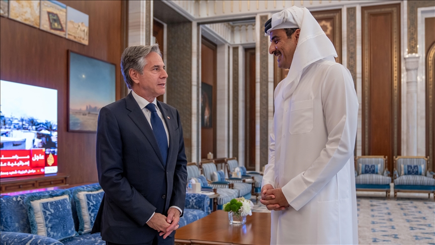 El emir de Qatar y el secretario de Estado estadounidense abordan los últimos para alcanzar un alto el fuego en Gaza