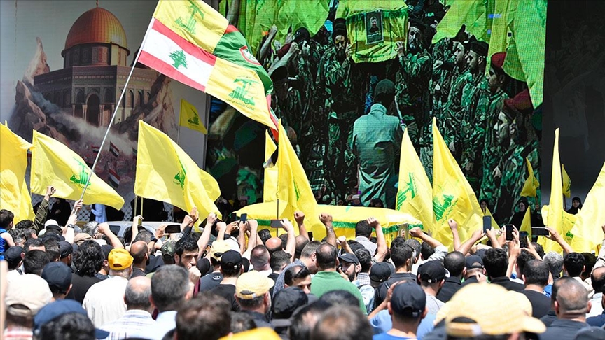 Lübnan'da İsrail'in öldürdüğü Hizbullah'ın saha komutanı için cenaze töreni düzenlendi