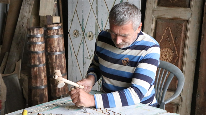 زخارف سلجوقية وعثمانية.. المتحف الوطني يحتضن أعمال نحات تركي