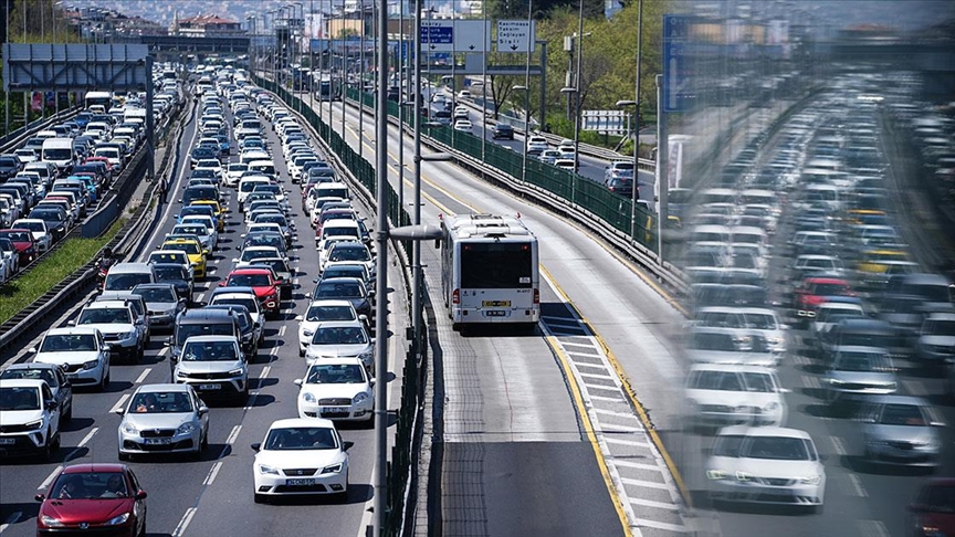 İstanbul'da sabah saatlerinde trafik yoğunluğu yaşanıyor