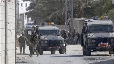 الضفة.. الجيش الإسرائيلي يقتحم مخيم عقبة جبر ويحاصر منزلا