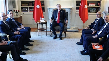 مدريد.. أردوغان يلتقي الرئيس التنفيذي لمجموعة "BBVA"