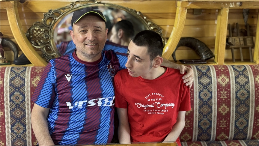 Kanseri iki kez yenen baba, özel çocuğu için hayata sımsıkı tutunuyor
