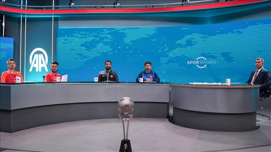 Ampute Futbol Milli Takımı, şampiyonluk kupasıyla AA Spor Masası'na konuk oldu