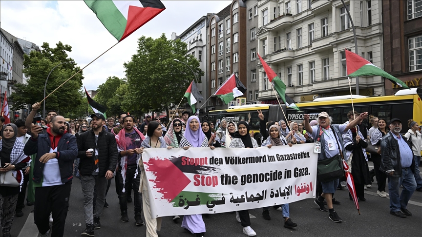 Over 2,000 academics demand resignation of German education minister over repression