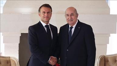 Algérie / France : Tebboune s'entretient avec Macron en marge du sommet du G7