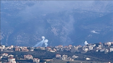 Israel uses phosphorus bombs to strike several towns in southern Lebanon