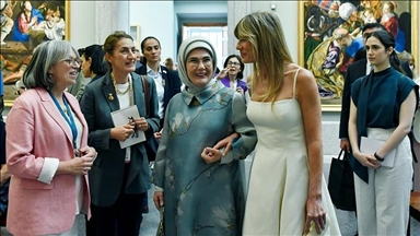 Првата дама на Туркије го посети музејот „Прадо“ со сопругата на шпанскиот премиер