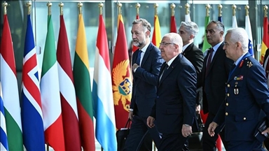 Глава Минобороны Турции встретился с главой Пентагона в Брюсселе