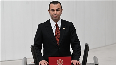 İstanbul Milletvekili Seyithan İzsiz, İYİ Parti'den istifa etti