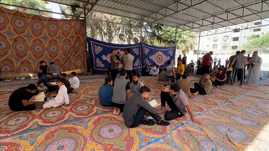غزة.. مئات الحفاظ يتلون القرآن بجلسة واحدة في يوم عرفة